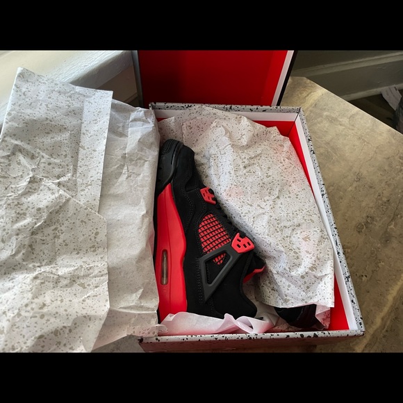 Air Jordan 4 retro GS (Brand New) In original box main image 7